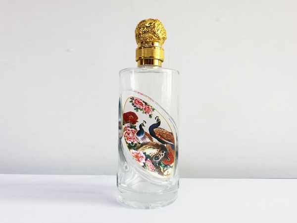 晶白酒瓶